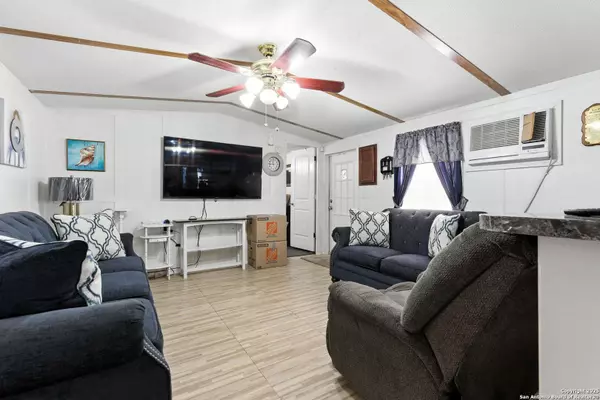 Poteet, TX 78065,613 Avenue J