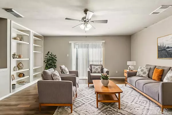 San Antonio, TX 78254,7935 Dueling Oak