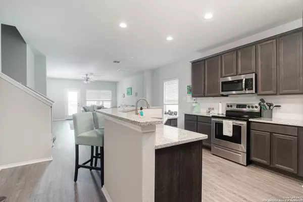 New Braunfels, TX 78130,556 long leaf