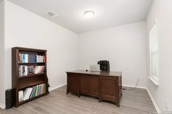 New Braunfels, TX 78130,556 long leaf