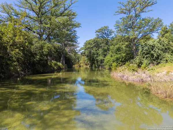 374 Phyllis, Bandera, TX 78003