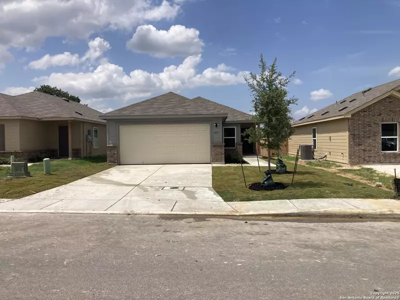 3457 McCrae Xing, San Antonio, TX 78264