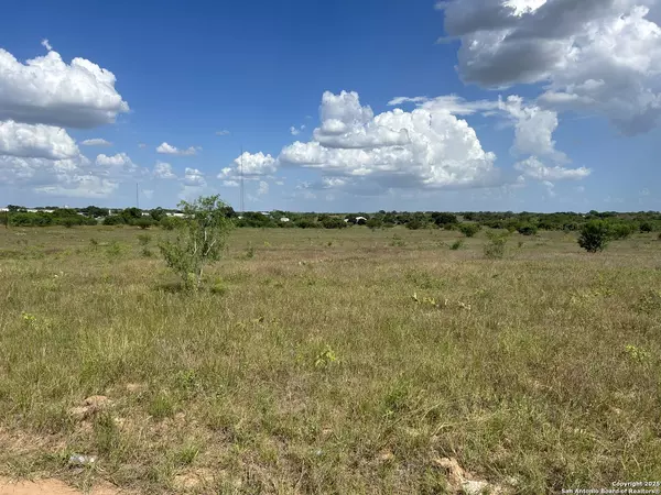 1160 Cr 329, Floresville, TX 78114