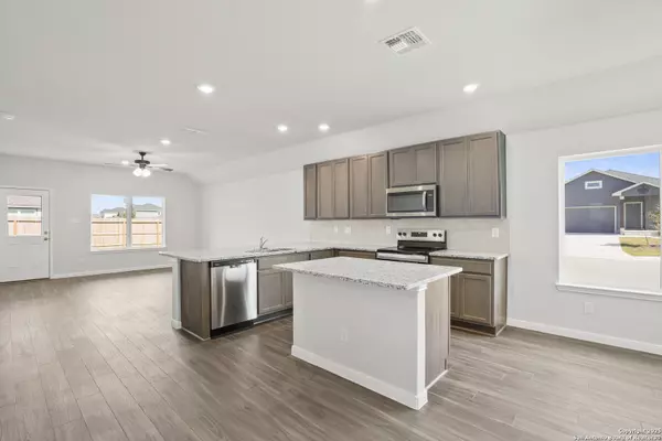 Seguin, TX 78155,1200 Sweden