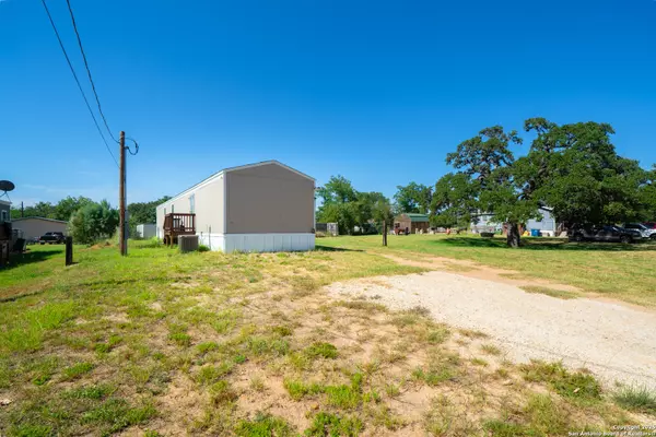 Pleasanton, TX 78064,720 Sanches