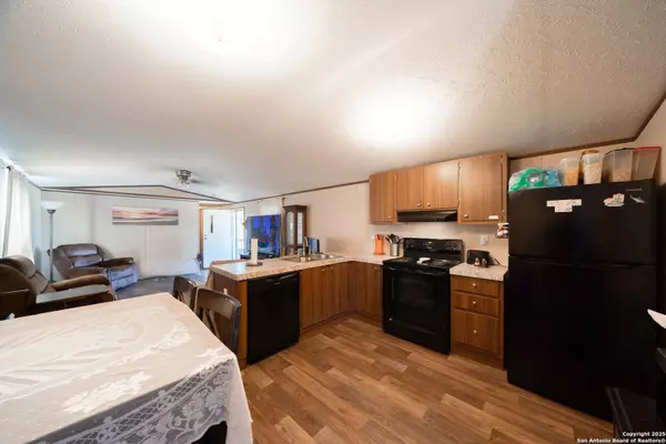 Pleasanton, TX 78064,720 Sanches