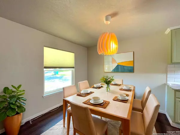 Live Oak, TX 78233,113 High Vista St
