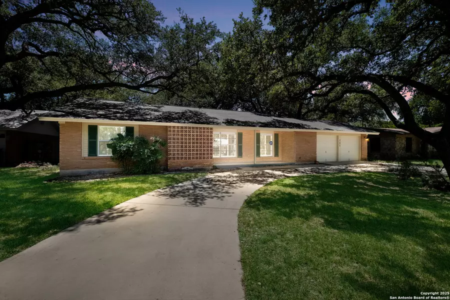 121 Beechwood Ave, Universal City, TX 78148