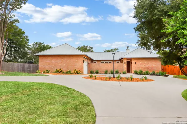 Seguin, TX 78155,352 Ridge Crest