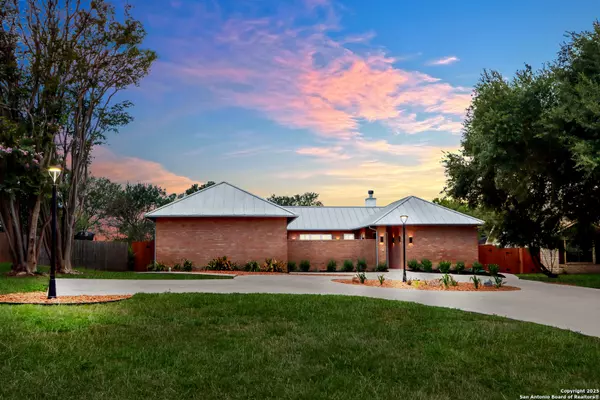 Seguin, TX 78155,352 Ridge Crest