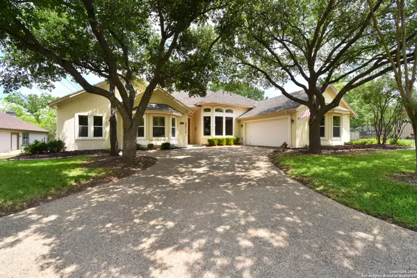Boerne, TX 78015-4929,29714 FAIRWAY VISTA DR