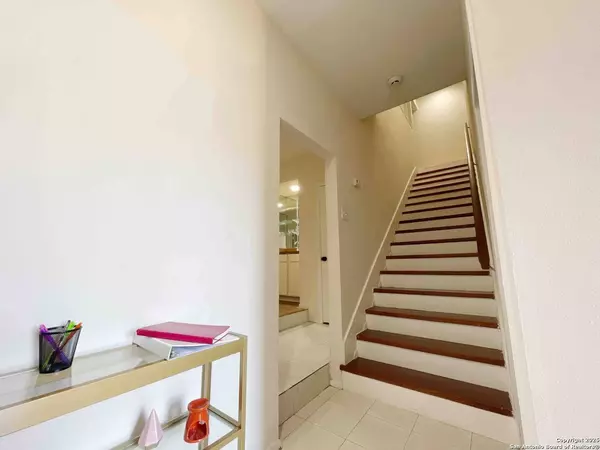 San Antonio, TX 78209,8112 Scottshill