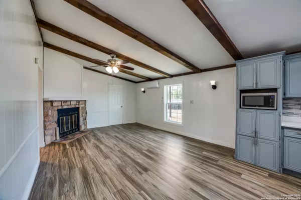 Elmendorf, TX 78112-5722,8325 FM 327 UNIT 3