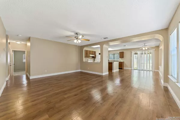 Universal City, TX 78148-2700,8407 TIGUEX