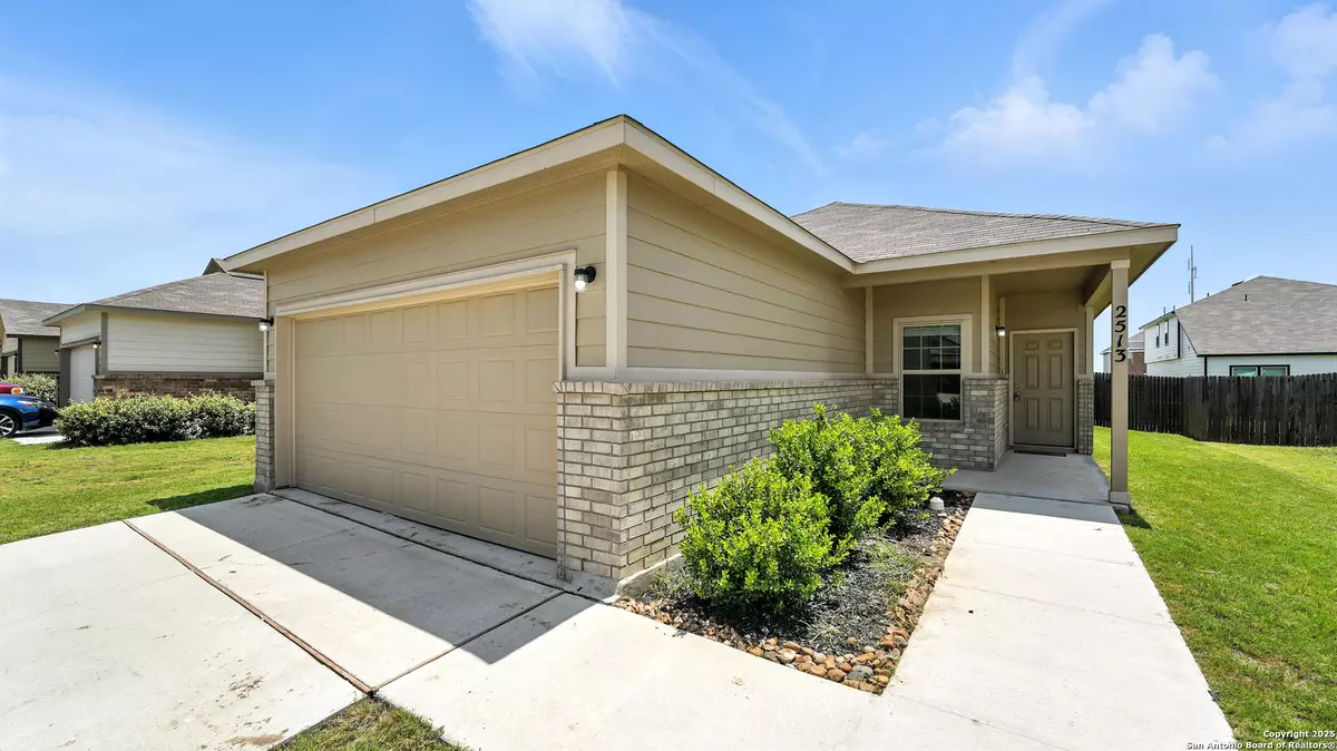 Seguin, TX 78155,2513 Marty