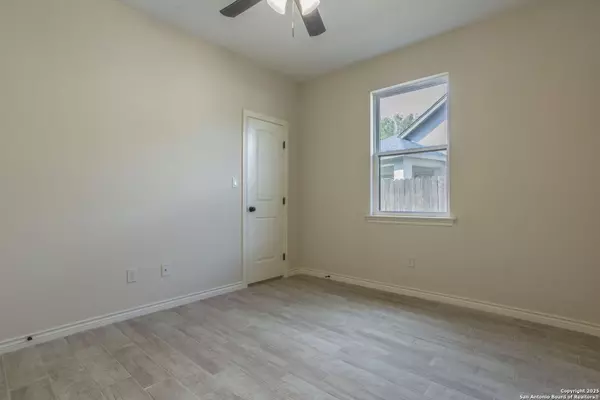 Seguin, TX 78155,319 Clubview E