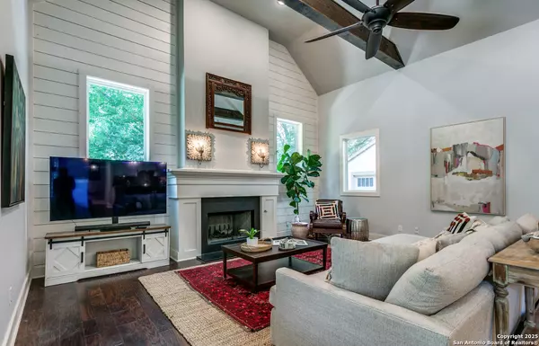 Alamo Heights, TX 78209,242 elmview