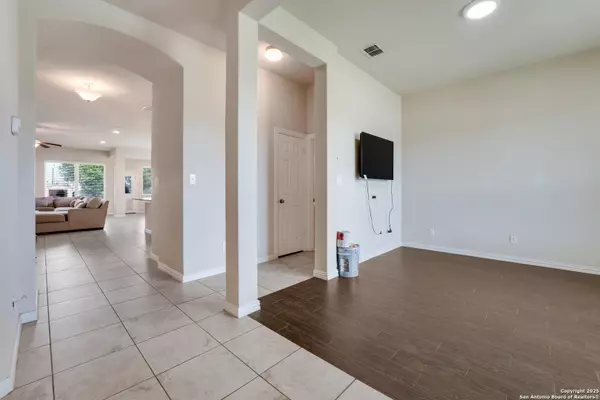 Schertz, TX 78154,9110 Lofted Leaf