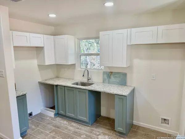 Canyon Lake, TX 78133,709 Burr Oak