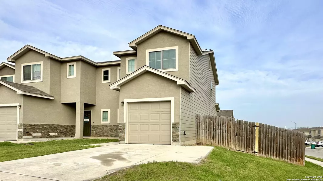 8713 Pensive Dr, Converse, TX 78109-1074