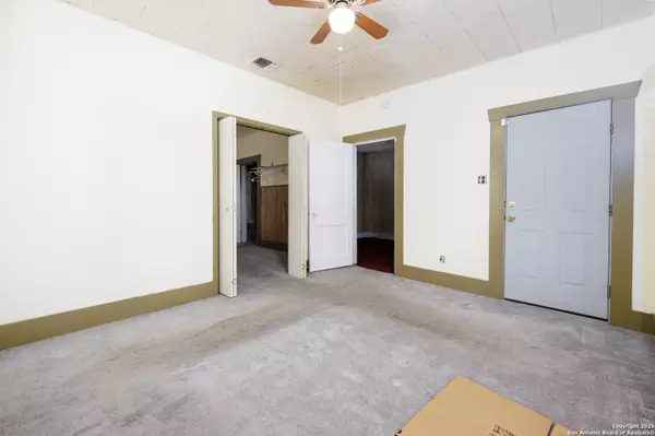 San Antonio, TX 78210,425 essex
