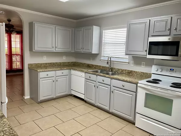 Selma, TX 78154,9003 Quaker