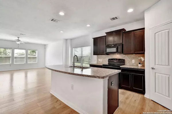 San Antonio, TX 78218-3114,7102 Magnolia Blf