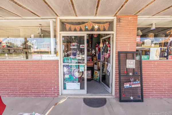 Sabinal, TX 78881,301 CENTER ST