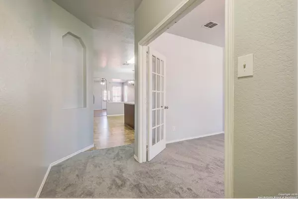 San Antonio, TX 78260,911 Rustic light