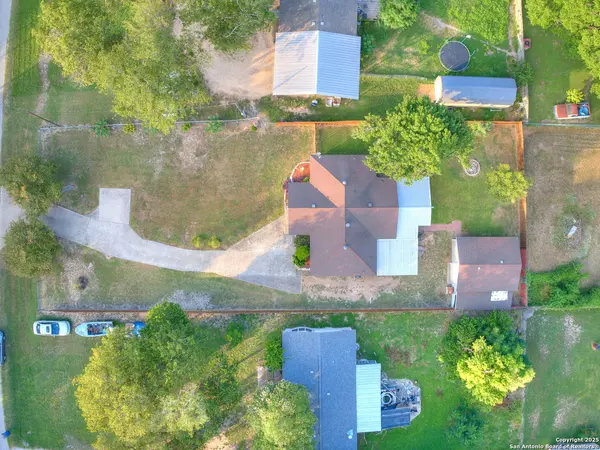 Mcqueeney, TX 78123,435 Woodcreek Cir