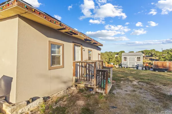 Elmendorf, TX 78112,23027 White Hickory