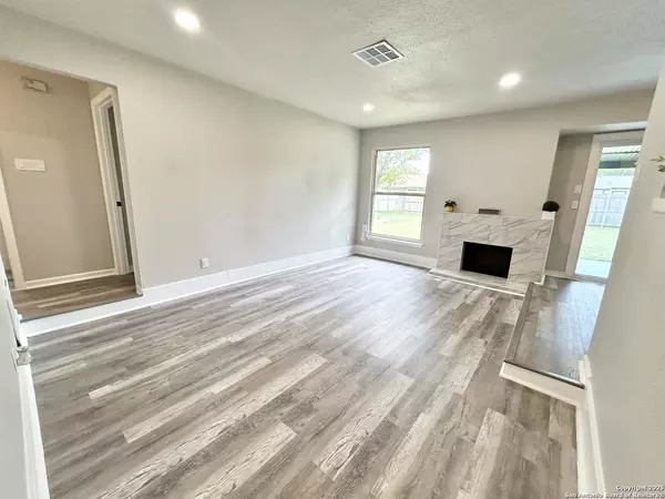 San Antonio, TX 78250,5943 Cliffmore