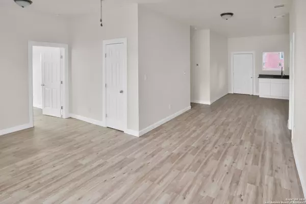 San Antonio, TX 78207-2916,2402 Martin St