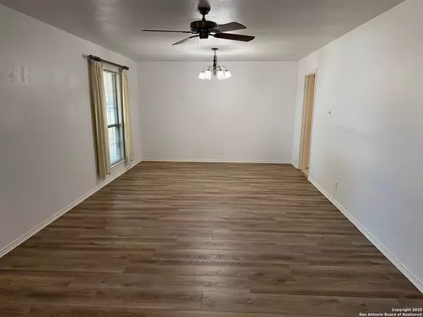 San Antonio, TX 78231,2214 Pebble Crest Cir