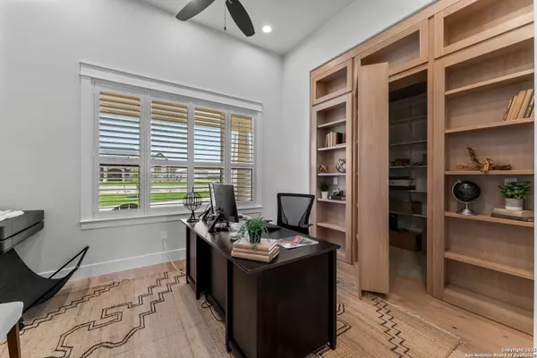 Seguin, TX 78155,303 Century Oaks