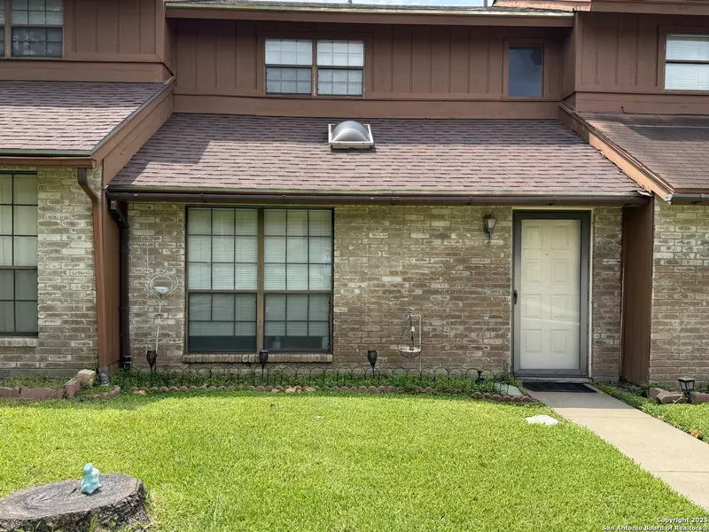 305 Archer UNIT B2, Beeville, TX 78102