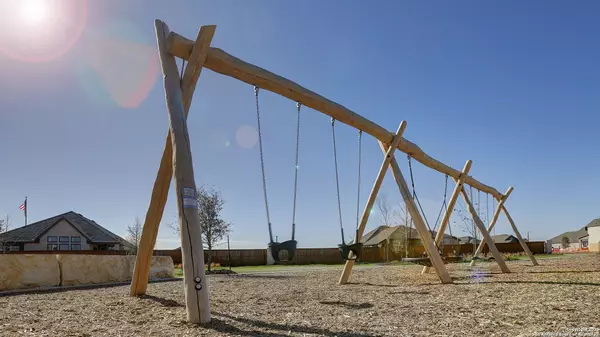 Castroville, TX 78009,216 Lacey Oak