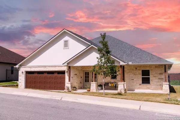 2005 Valencia Dr, Kerrville, TX 78028-4532