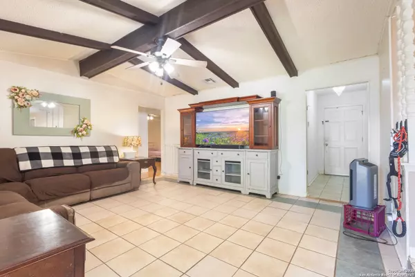 Live Oak, TX 78233,7813 Hollow Oak