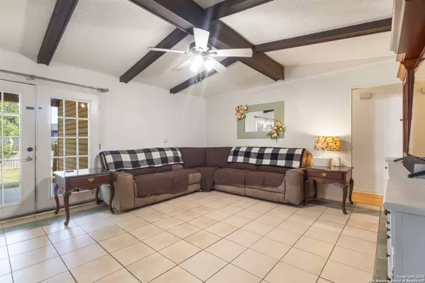 Live Oak, TX 78233,7813 Hollow Oak