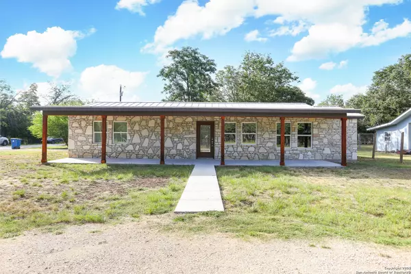 518 Pecan St, Bandera, TX 78003