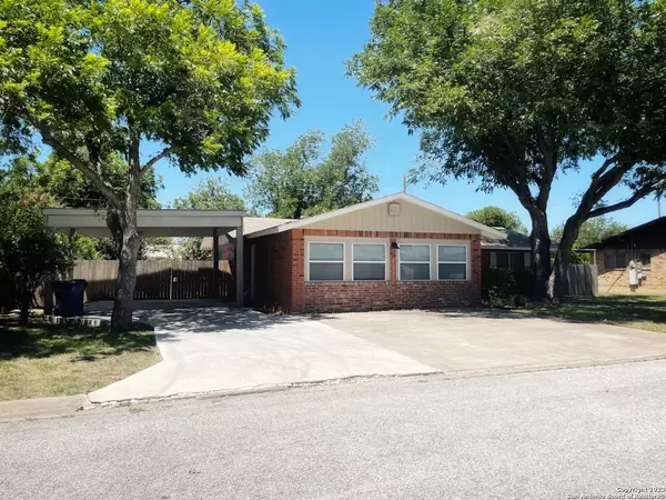 103 CYNTHIA DR, Kerrville, TX 78028-4804