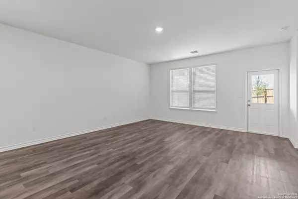 Marion, TX 78124,402 White Heron Way