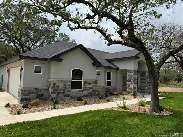 Floresville, TX 78114,692 County Road 320