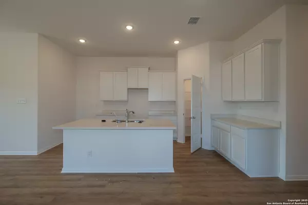 San Antonio, TX 78252,8724 Rucker Pond Trail