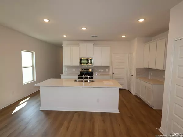 Converse, TX 78109,10419 White Hart Lane