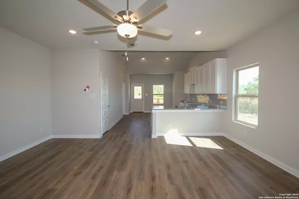 Converse, TX 78109,10431 White Hart Lane