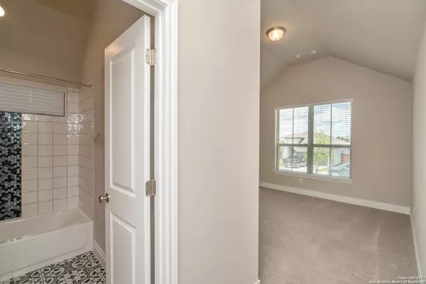 San Antonio, TX 78260-1447,1154 Cadogan Squire
