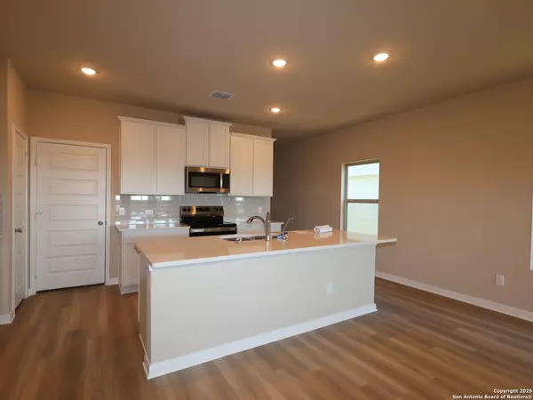 Converse, TX 78109,10422 White Hart Lane