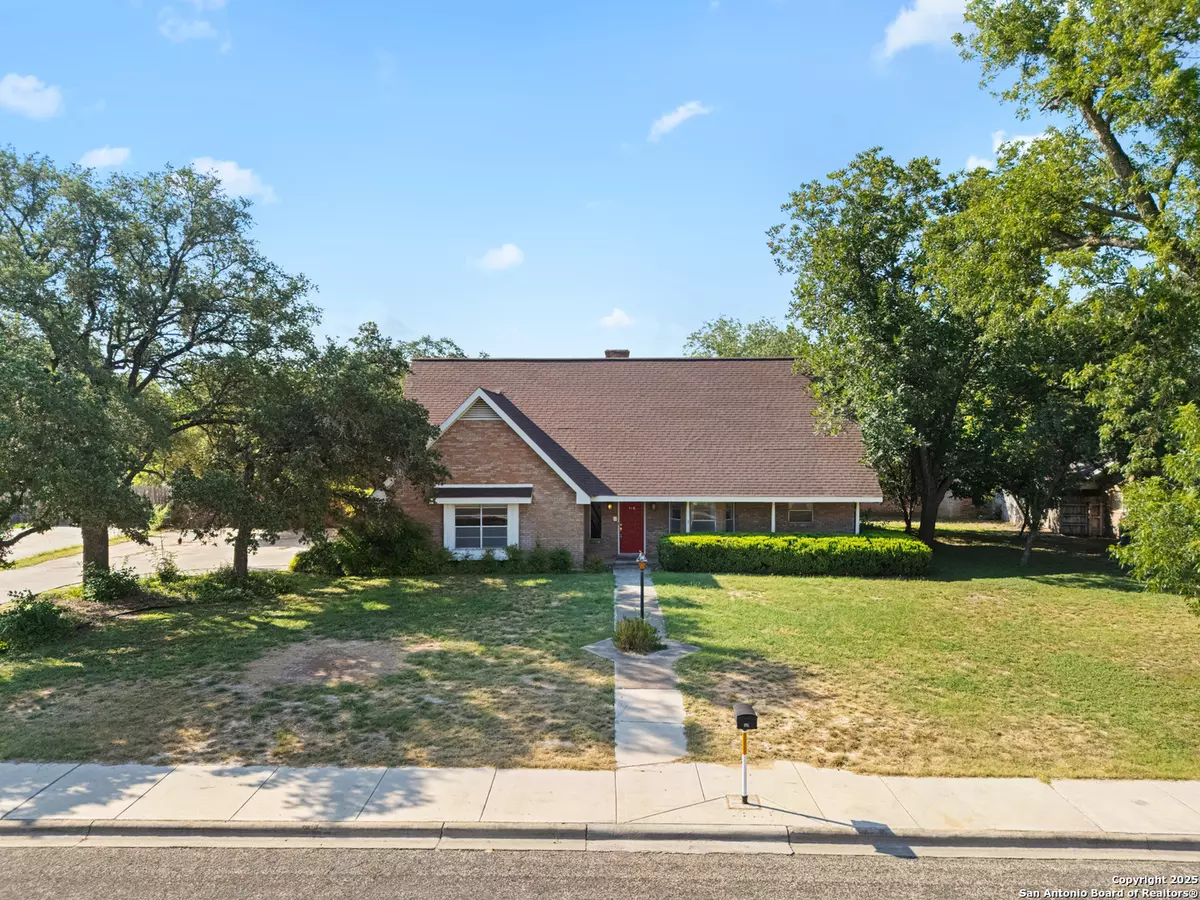 Uvalde, TX 78801,715 Studer